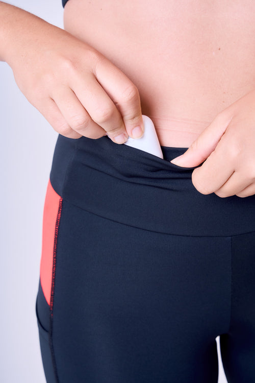 ESSENTIAL RUN FLIGHT 3-POCKET LEGGING