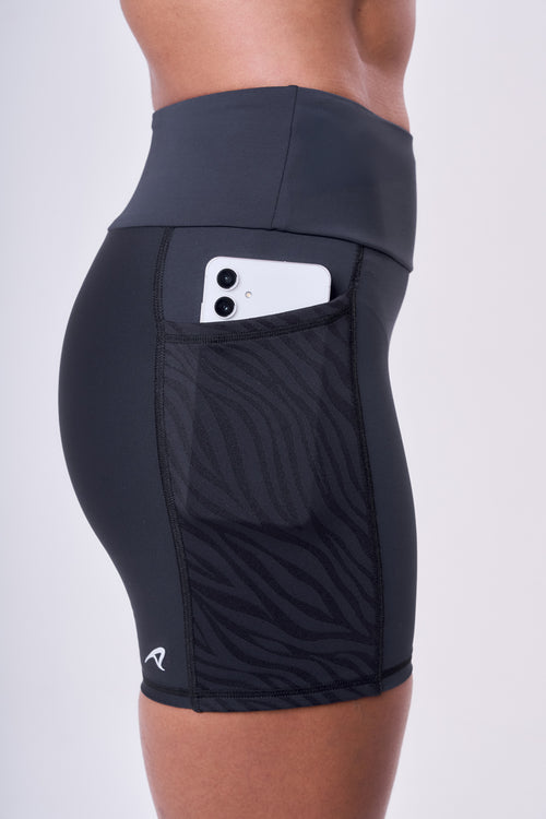 SIGNATURE SAMBA JACQUARD ZEBRA LUXE 3-POCKET 6" SHORTS