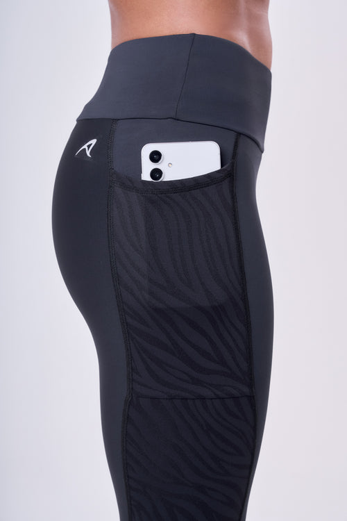 SIGNATURE SAMBA JACQUARD ZEBRA LUXE 3-POCKET LEGGING
