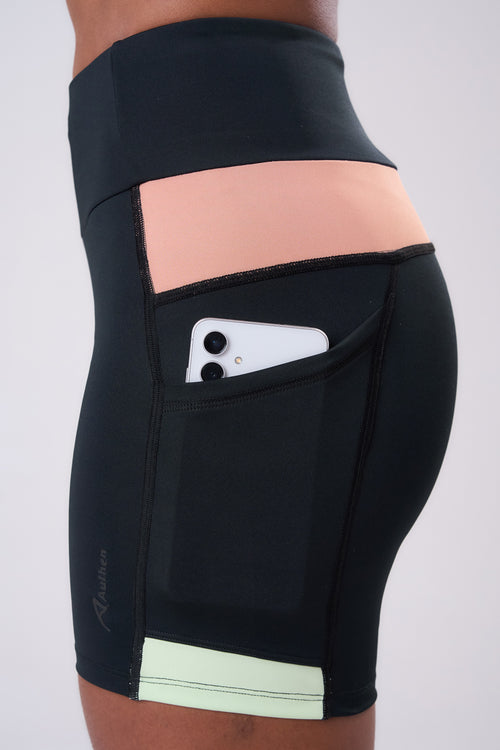 ESSENTIAL RUN FLIGHT 3 POCKET 6" COMPRESSION SHORTS