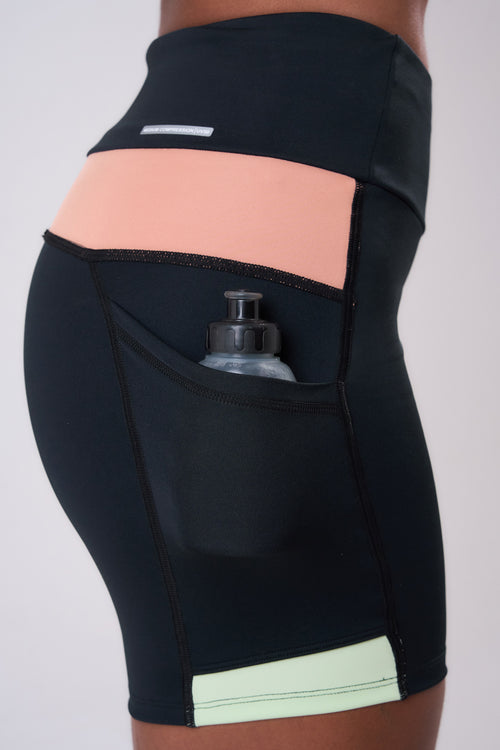 ESSENTIAL RUN FLIGHT 3 POCKET 6" COMPRESSION SHORTS
