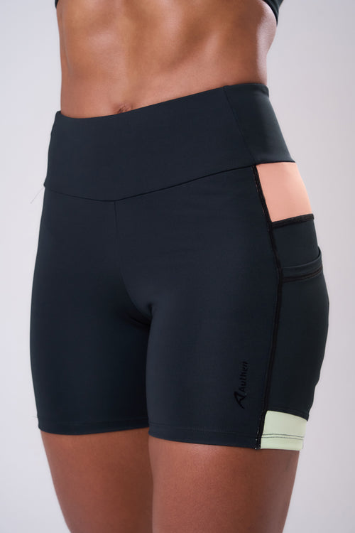 ESSENTIAL RUN FLIGHT 3 POCKET 6" COMPRESSION SHORTS