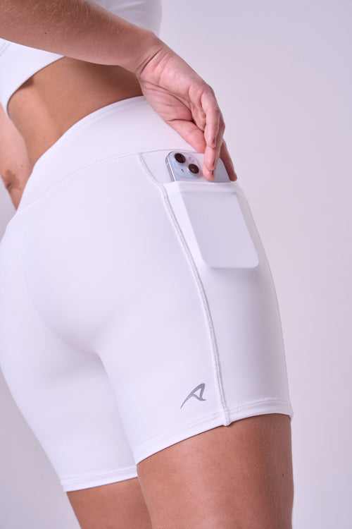 SIGNATURE SAMBA 3-POCKET SHORTS 6"