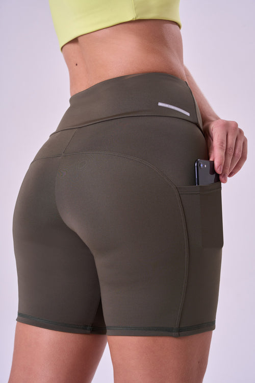 ESSENTIAL RUN STAMINA 3-POCKET 6" SHORTS