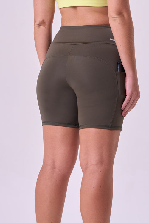 ESSENTIAL RUN STAMINA 3-POCKET 6" SHORTS